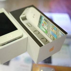 BUY 2 GET 1 FREE AS A GIFT Apple iPhone 4 32GB Unlocked SKYPE : fastde