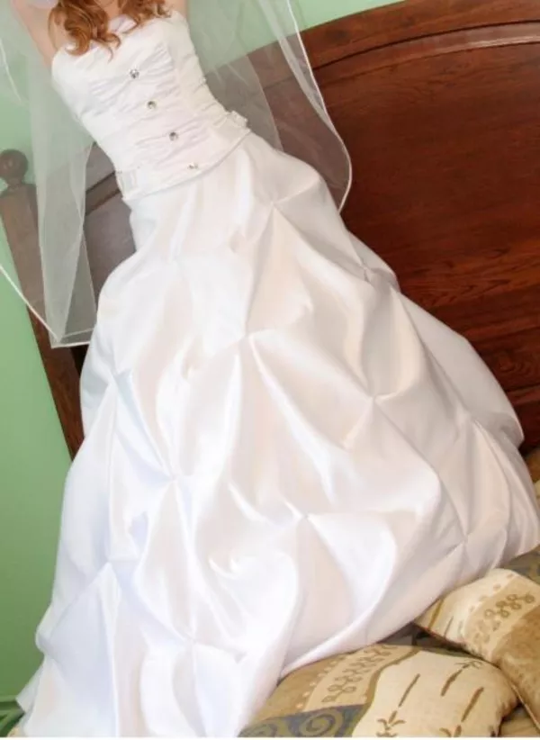 Продам свадебное платье на корсете